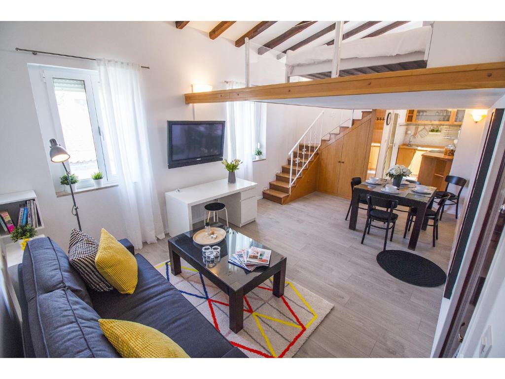 Televízia a/alebo spoločenská miestnosť v ubytovaní Furioso Apartments