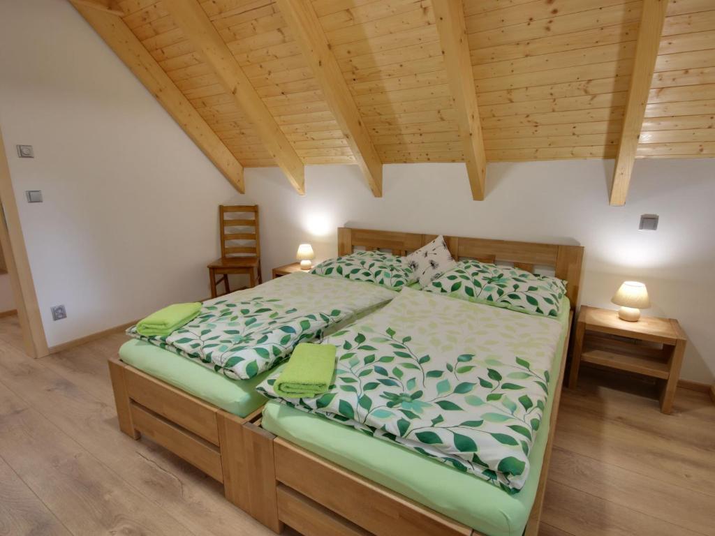 Postel nebo postele na pokoji v ubytování Apartment U Krále-1 by Interhome