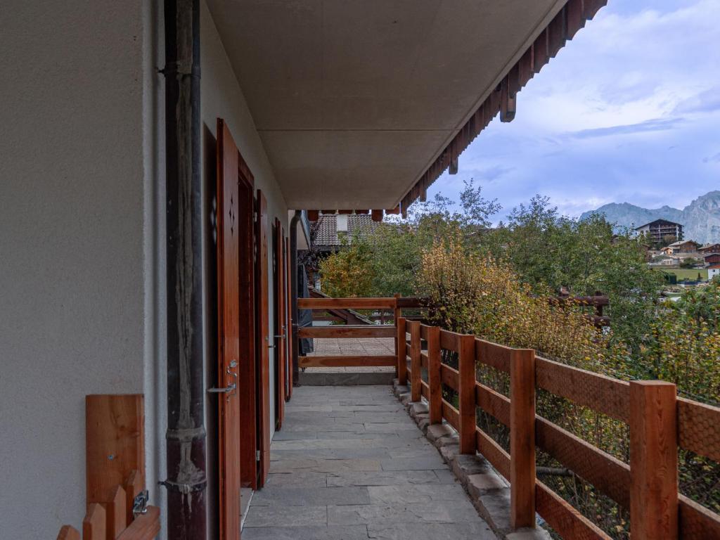 Balkón nebo terasa v ubytování Chalet Sneachta by Interhome