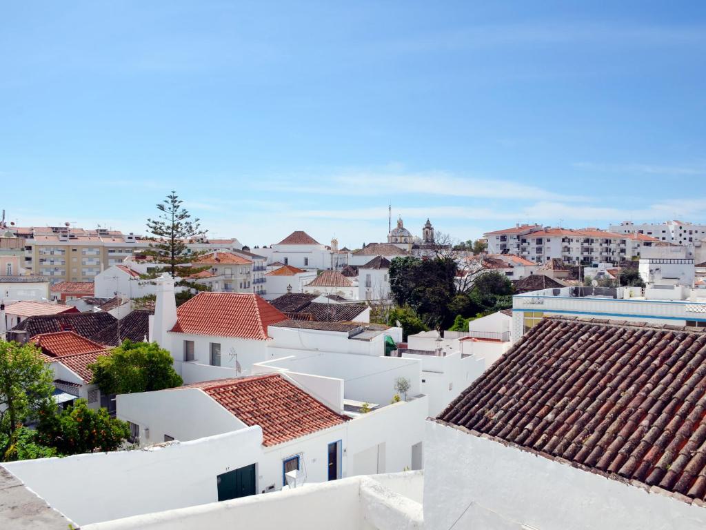 Nespecifikovaný výhled na destinaci Tavira nebo výhled na město při pohledu z apartmánu