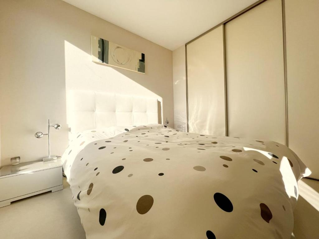 Säng eller sängar i ett rum på Le panoramique