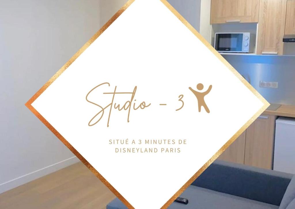 a sign in a kitchen that says studio plus as numbers for diamond park at Prochain Arrêt : Disneyland in Montévrain
