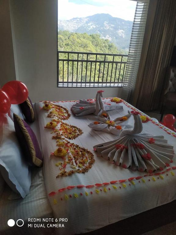 Nespecifikovaný výhled na hory nebo výhled na hory při pohledu z hotelu