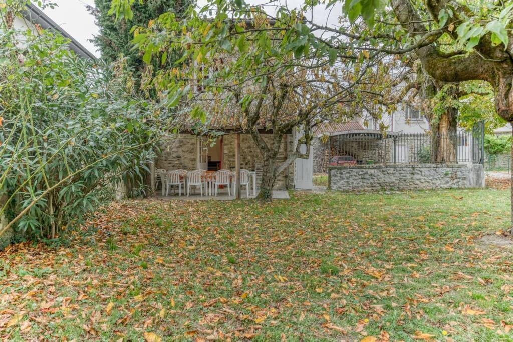a house with a yard with leaves on the ground at Le Charme Antique¶ Belle maison¶ Centre Gières in Gières