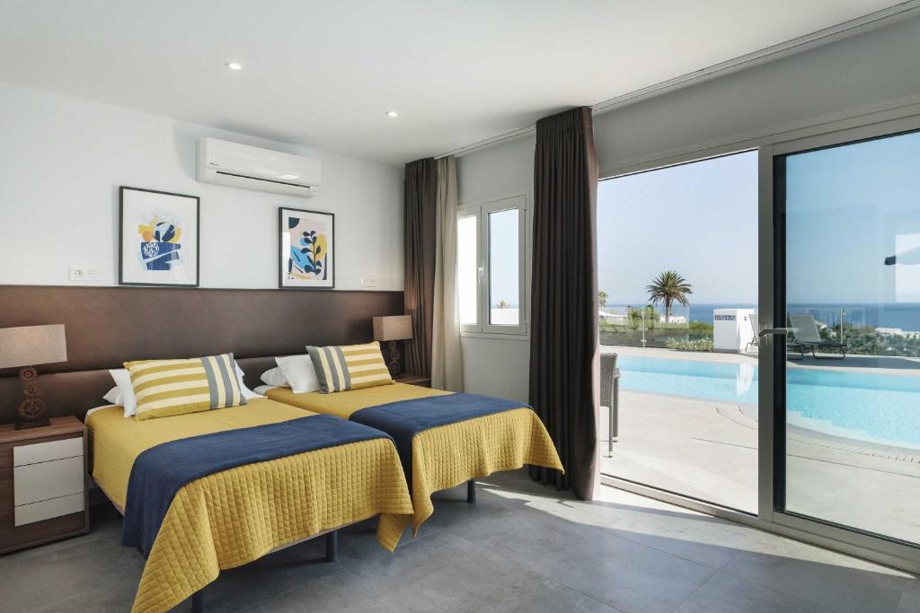Villa Tendereteros - 4 Bedrooms large pool and hot tub