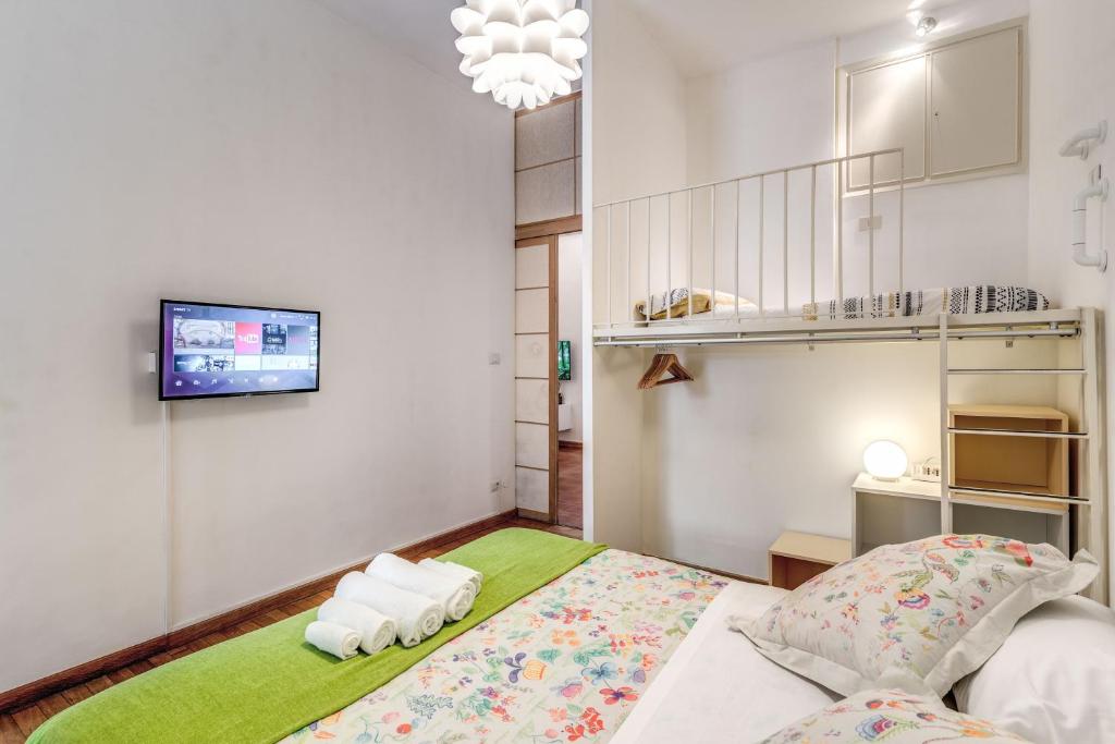 Elegant Apartment Behind the Colosseum - Deluxe Apartment