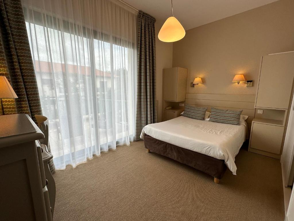 Hotel des Pins - Habitación Doble Con Terraza