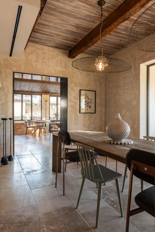 Posezení v ubytování LA BASTIDE DES CULS-ROUSSET