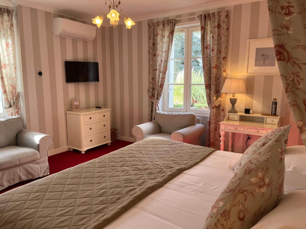 Logis Le Fleuray - One-Bedroom Suite