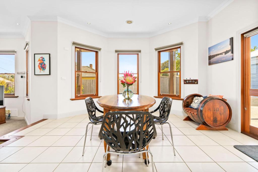 Posezení v ubytování Ironbark Abode