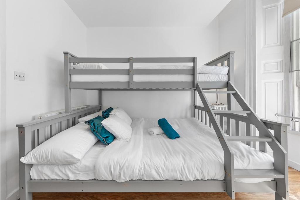 Krevet ili kreveti na kat u jedinici u objektu Lavish 3 Bedroom Flat in Mayfair London HY4