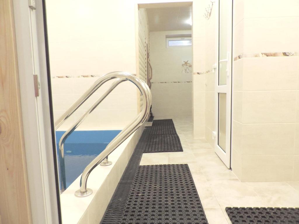Postel nebo postele na pokoji v ubytování Breeze Hotel
