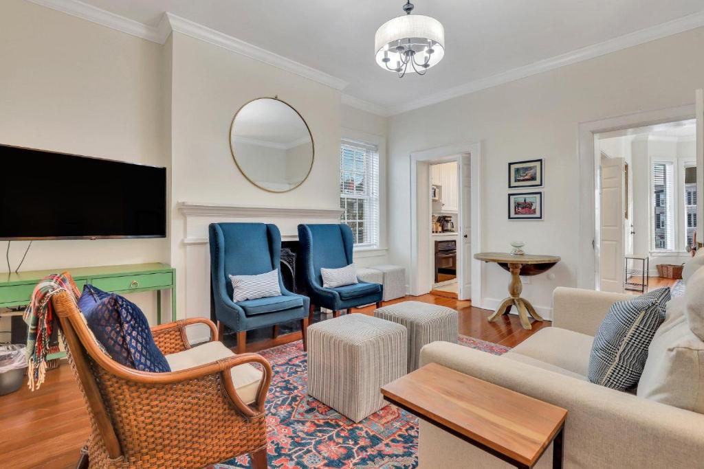 Classic Quarters at The 101 - Housity