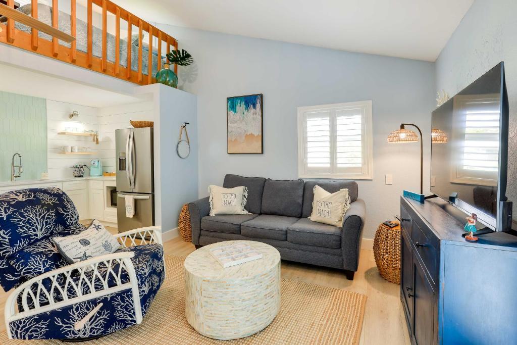 Tropical Cottage Less Than 2 Mi to Hobe Sound Beach! - Housity