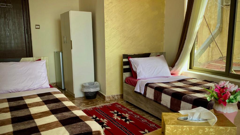 Postel nebo postele na pokoji v ubytování Al-Amer Beach Hotel