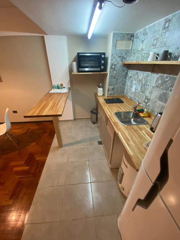 Kuchyň nebo kuchyňský kout v ubytování Apartamento en el Corazón de Mendoza