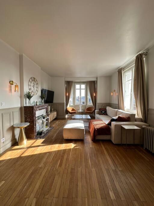 Postel nebo postele na pokoji v ubytování Luxueuse maison Hypercentre Dieppe