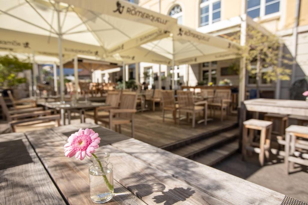 Reštaurácia alebo iné gastronomické zariadenie v ubytovaní Hotel Böhlerstern