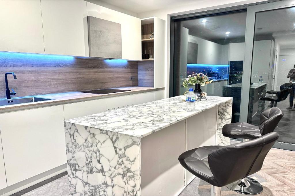 Gallery image of Stunning property with London city and river views in London