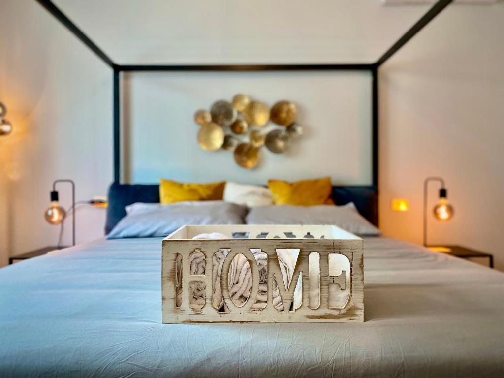 a bed with a sign that says no end at Malpensa Home Milan Lakes in Case Nuove