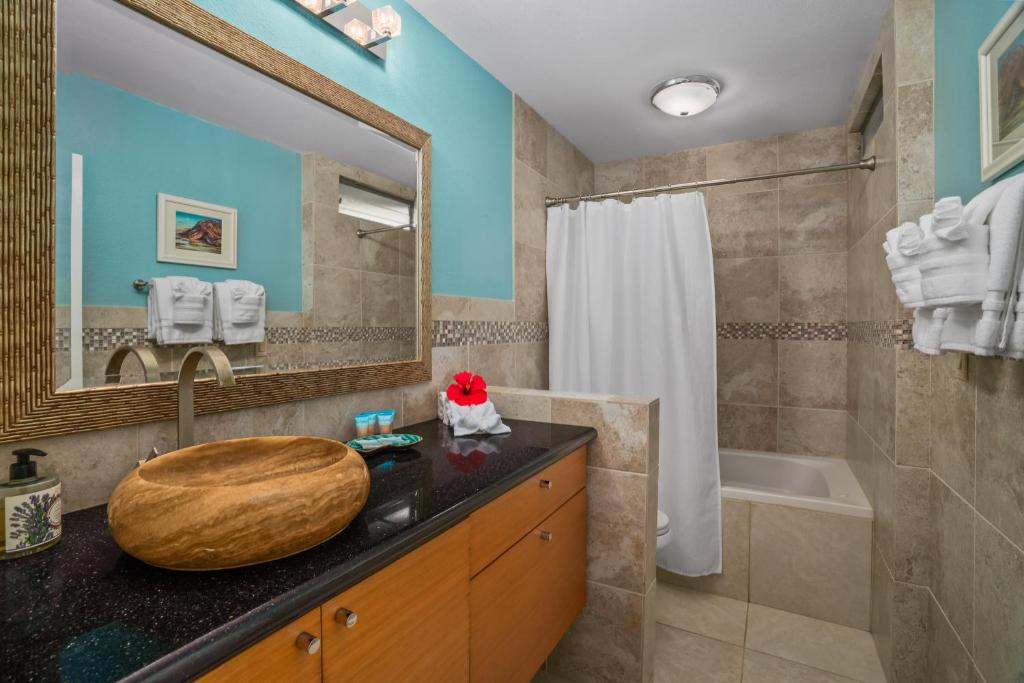 Koupelna v ubytování Beautiful 2Br 2Ba Puamana, Ocean and Mountain View, Pool