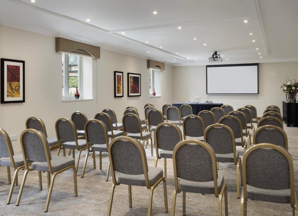 Der Geschäftsbereich oder Konferenzraum in der Unterkunft Delta Hotels by Marriott Worsley Park Country Club