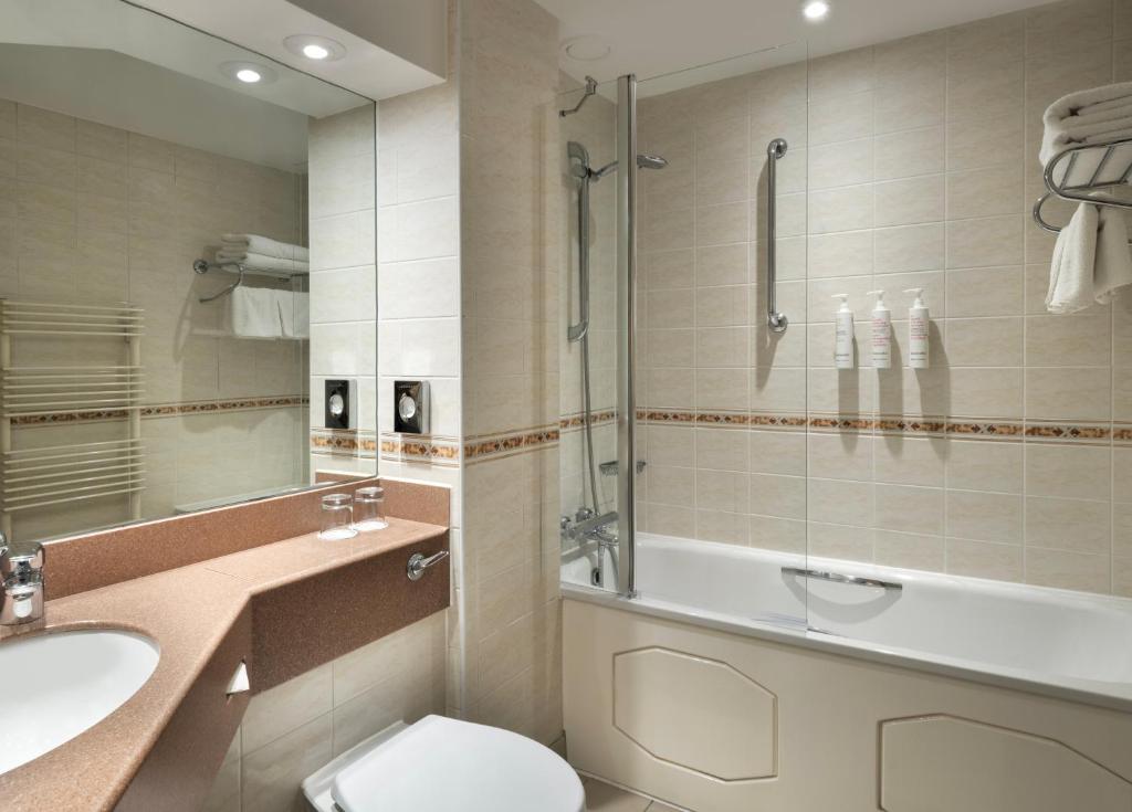 Delta Hotels by Marriott Worsley Park Country Club - Deluxe King Room