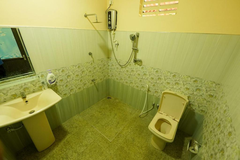 Sigiri Close-up View Guest - 14