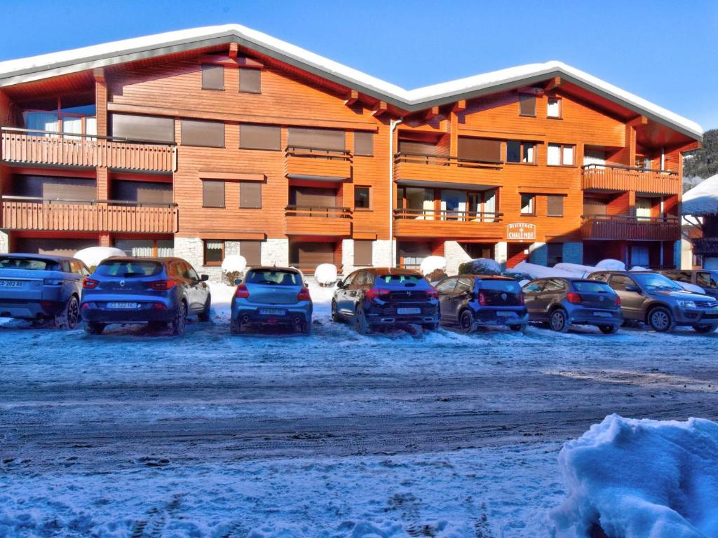 a parking lot in front of a large building at Appartement Morzine, 2 pièces, 6 personnes - FR-1-524-41 in Morzine