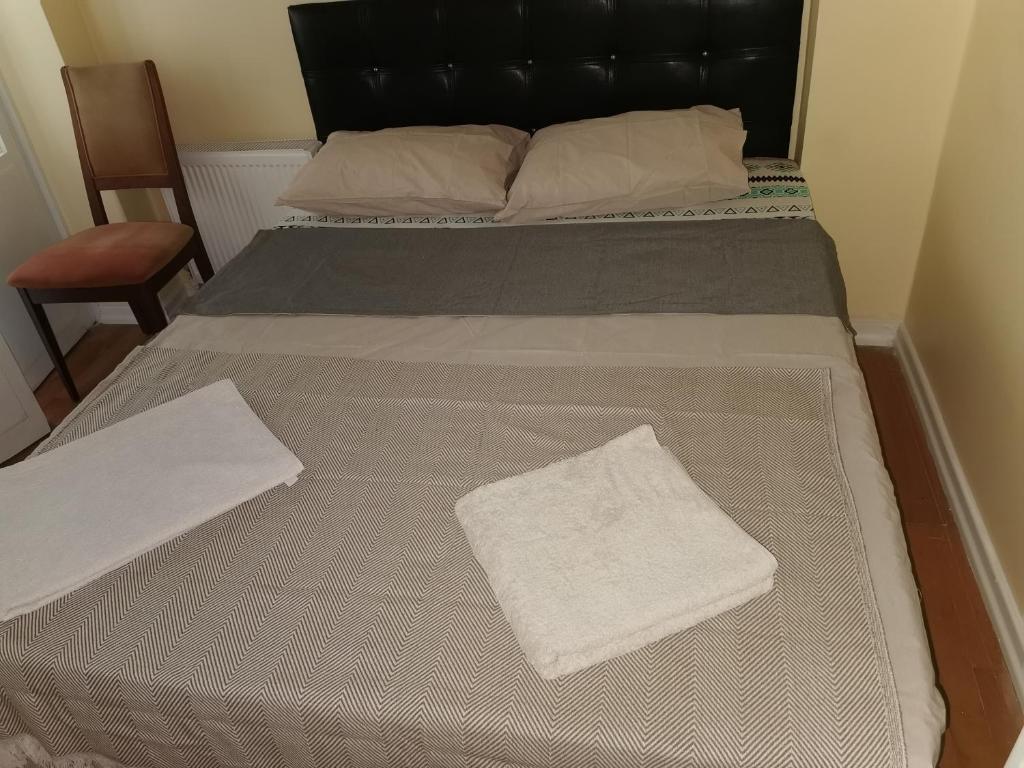 Postel nebo postele na pokoji v ubytování SERASKER KADIKÖY ISTANBUL