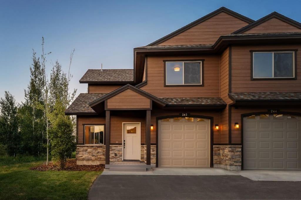 Mountain Town Home in Victor, Id, Victor (updated prices 2024)
