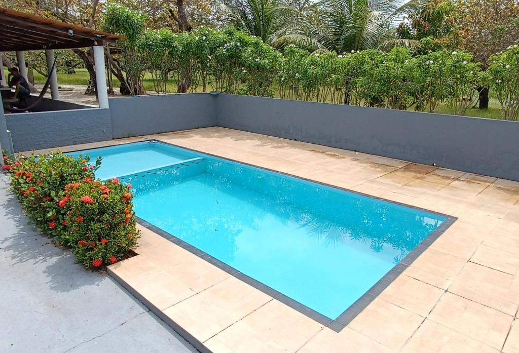 a large blue swimming pool on a patio at Casa Jeri One in Aranaú