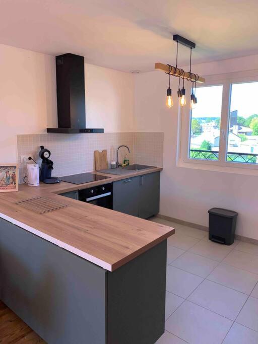 a kitchen with a counter top in a room at Maison familiale 80m2 3 chambres in Naucelles