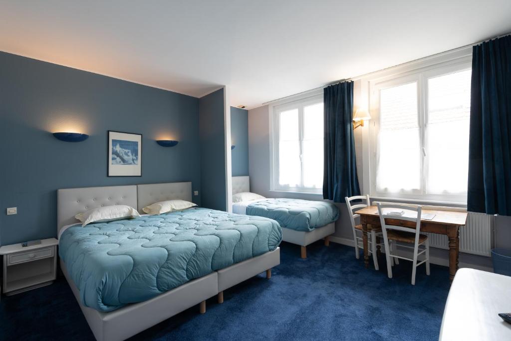 Postel nebo postele na pokoji v ubytování Hôtel Le Caddy