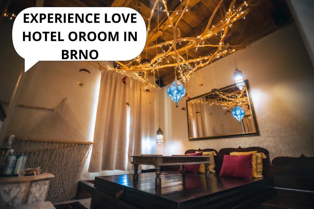 um quarto de motel para casais em bangalore em OROOM Persia - Role Play For Couples in BRNO em Královo Pole