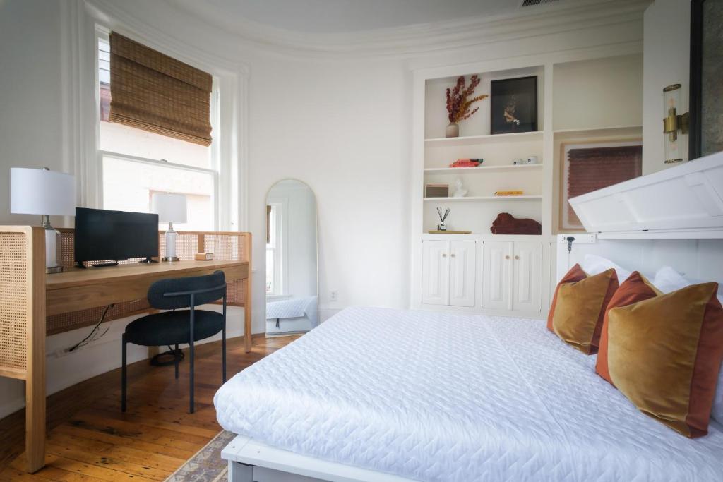 Swann House - Queen Room