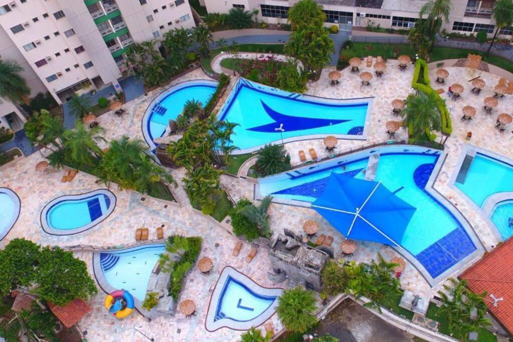 an overhead view of a swimming pool at a resort at Ecologic Park, apt 2 quartos 900 mt do centro de Caldas Novas in Caldas Novas