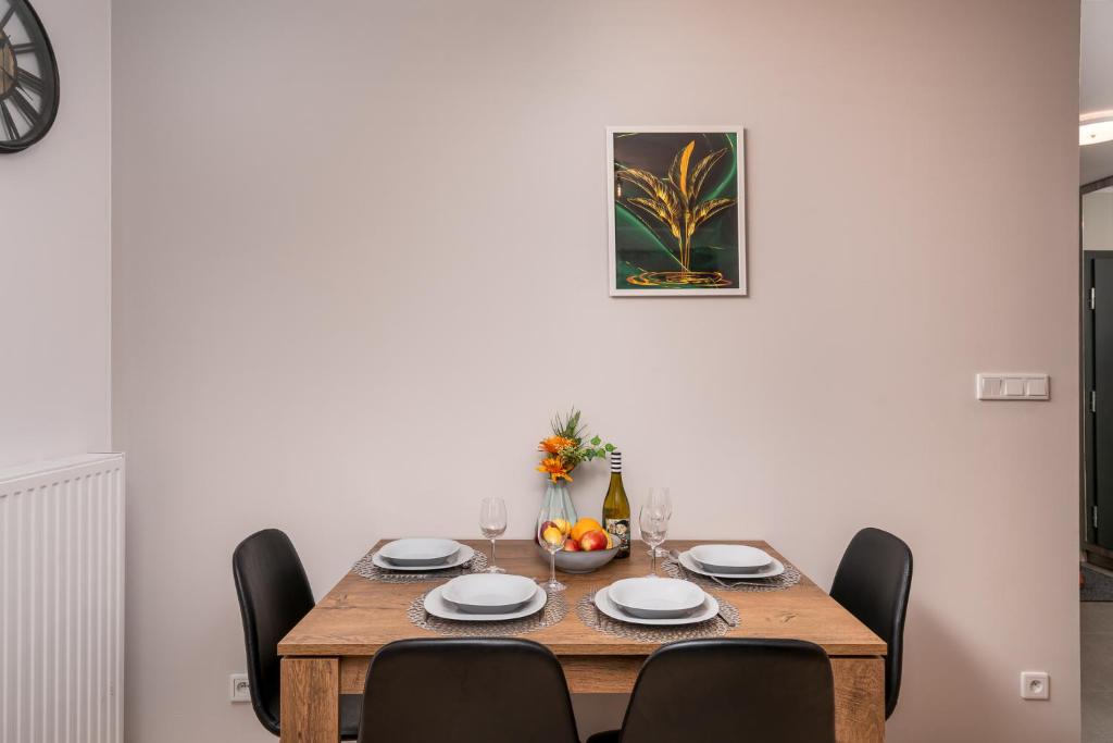 ApartWro 2th - City Square Railway Station, balcony, garage - 4