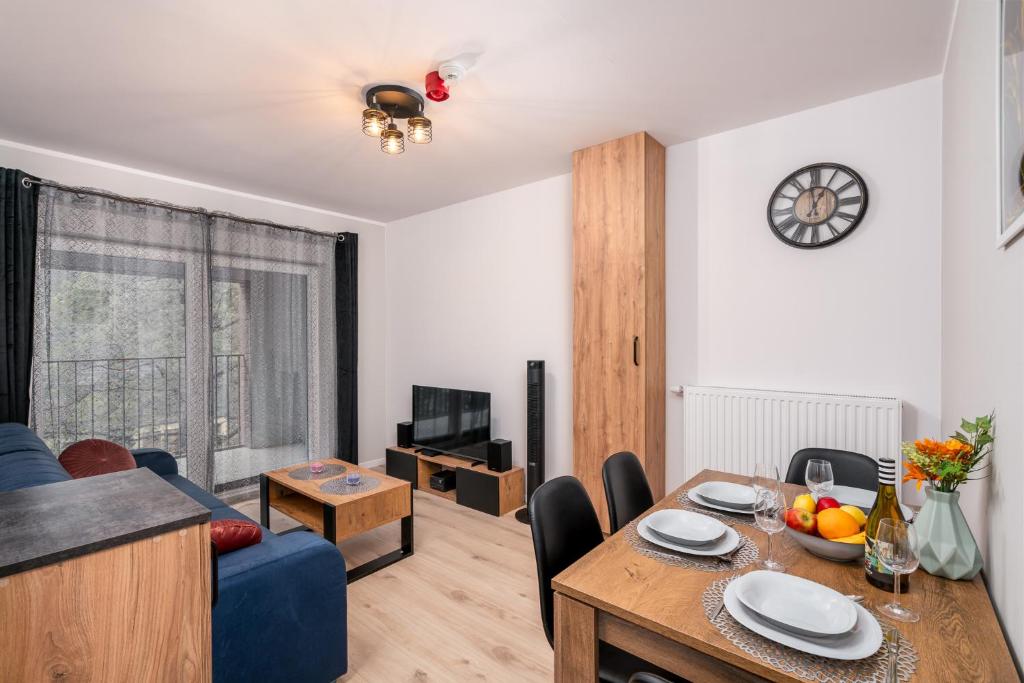 ApartWro 2th - City Square Railway Station, balcony, garage - 1