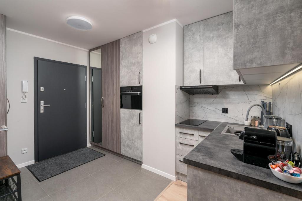 ApartWro 2th - City Square Railway Station, balcony, garage - 9