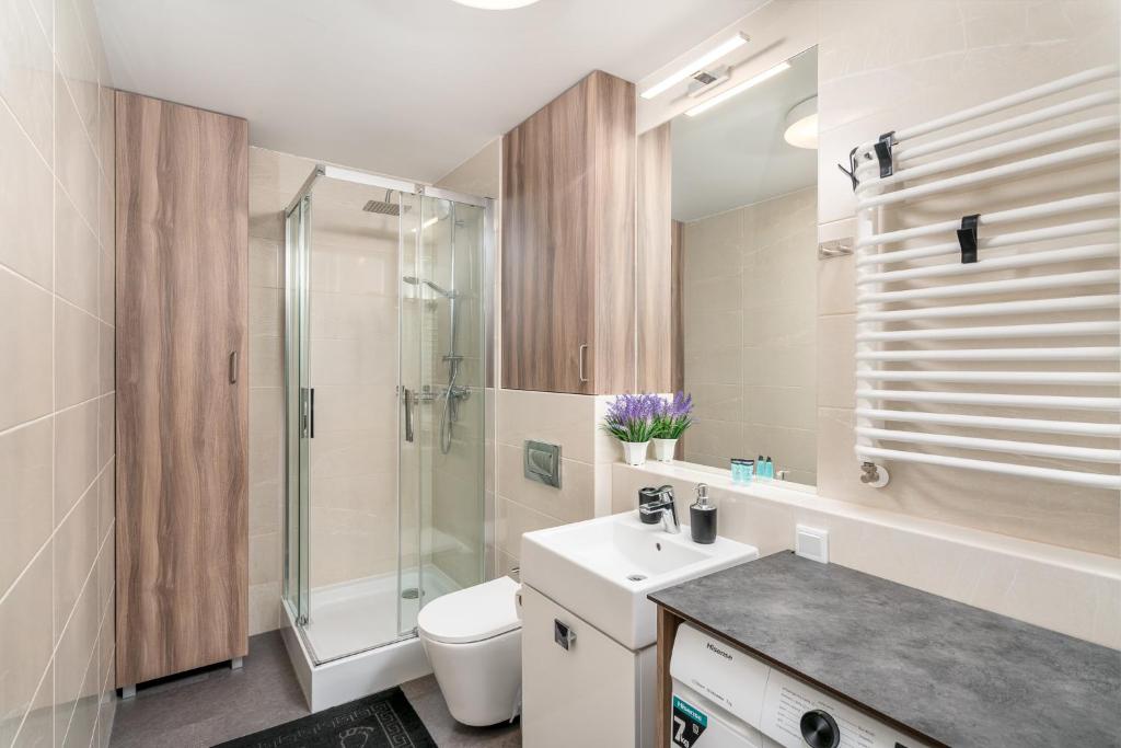 ApartWro 3th - apartament przy dworcu głównym PKP, balkon, garaż, rowery - 4