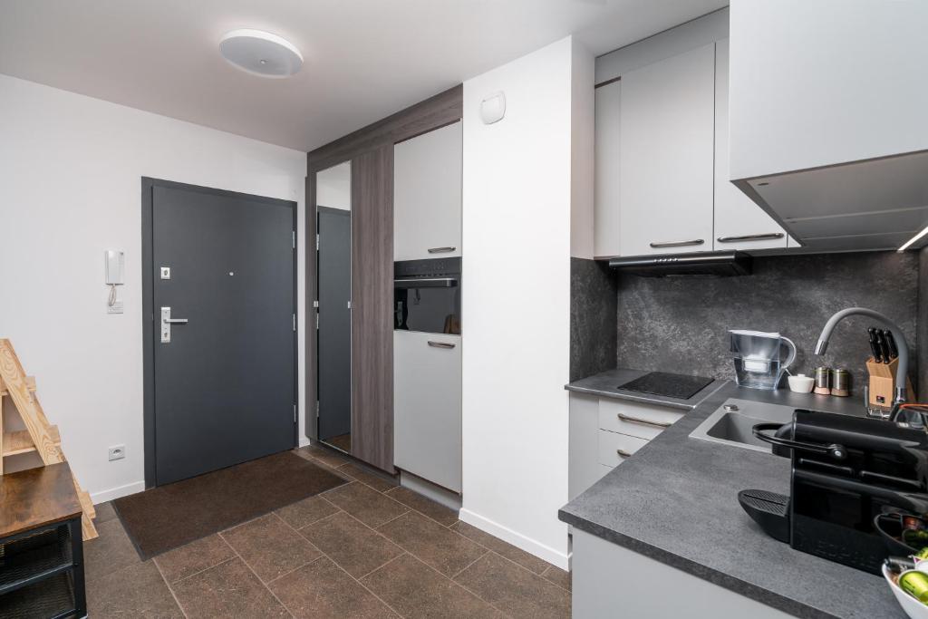 ApartWro 3th - apartament przy dworcu głównym PKP, balkon, garaż, rowery - 10