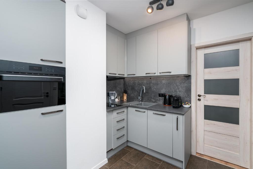 ApartWro 3th - apartament przy dworcu głównym PKP, balkon, garaż, rowery - 8