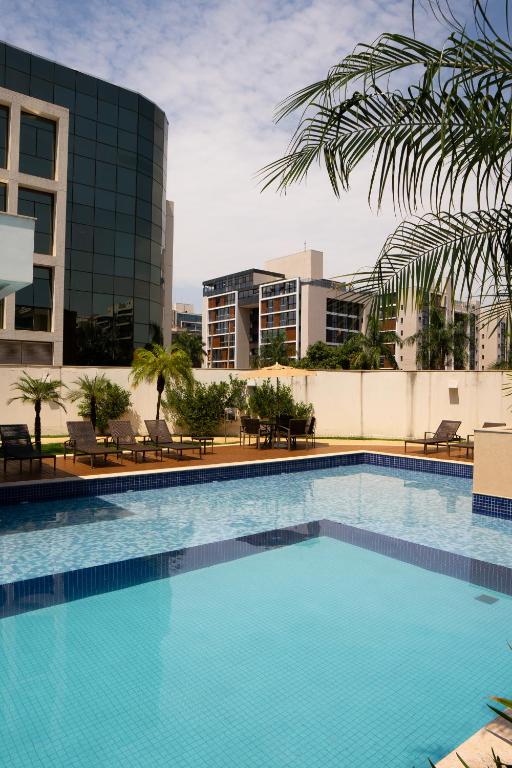a swimming pool on the roof of a building at Jade Hotel Brasília in Brasilia