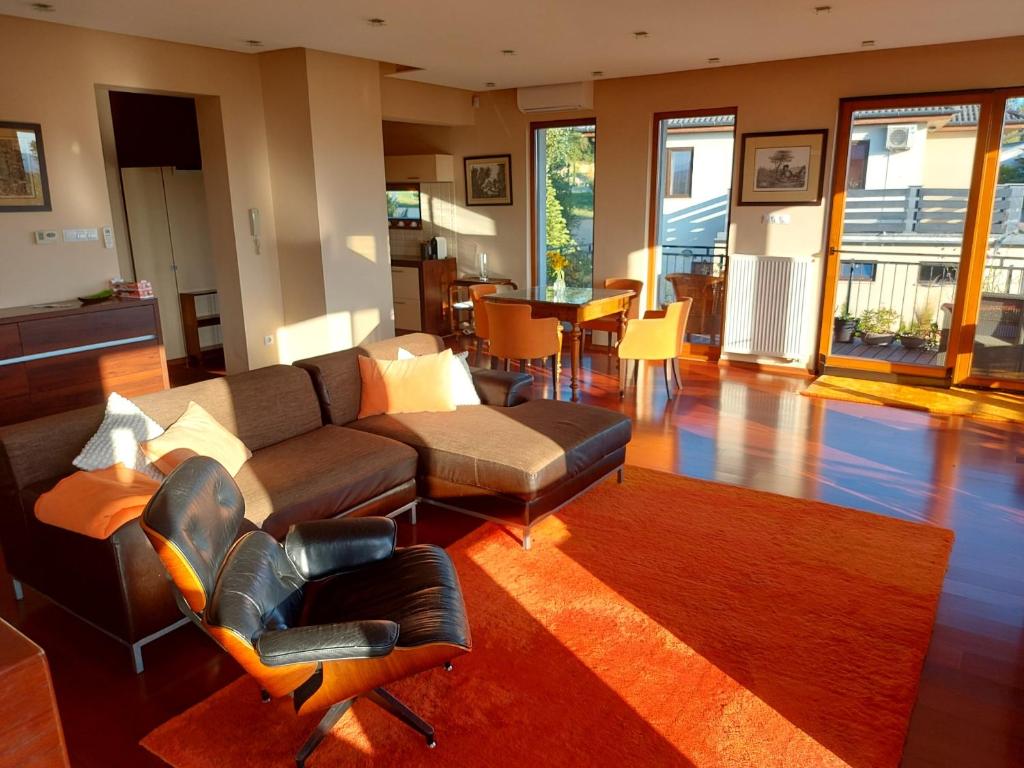 Posezení v ubytování August Panorama Apartman