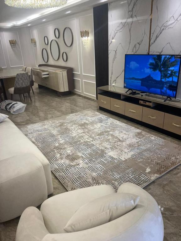 Luxury MinaS partment