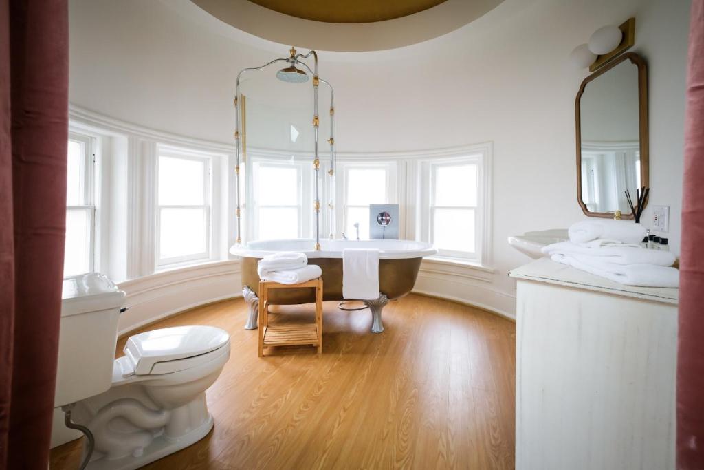 Swann House - King Room