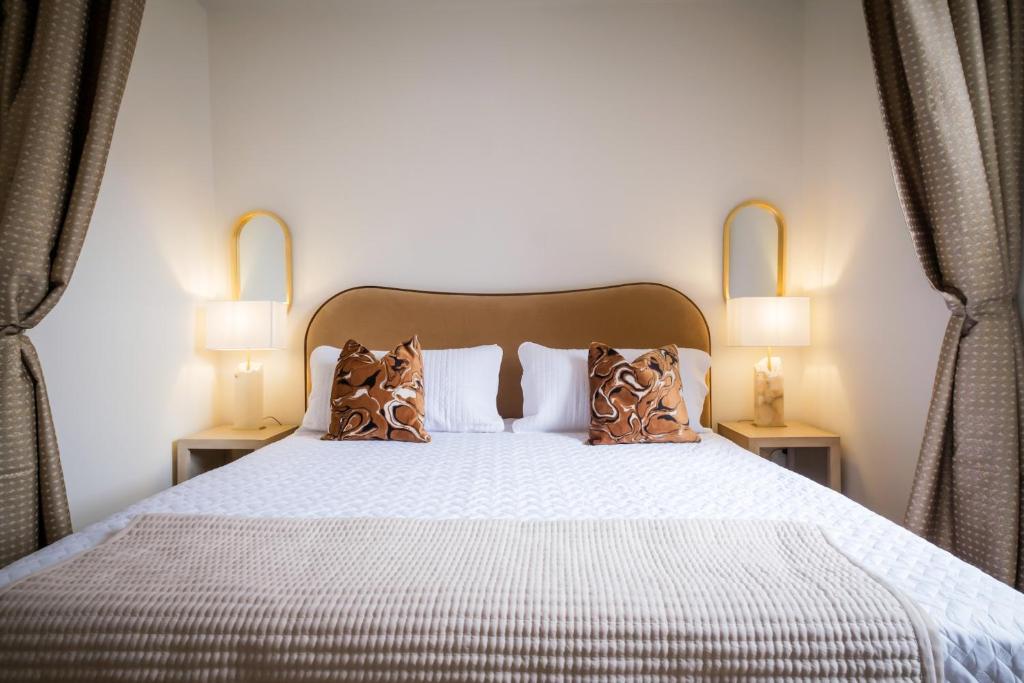 Swann House - Standard King Room