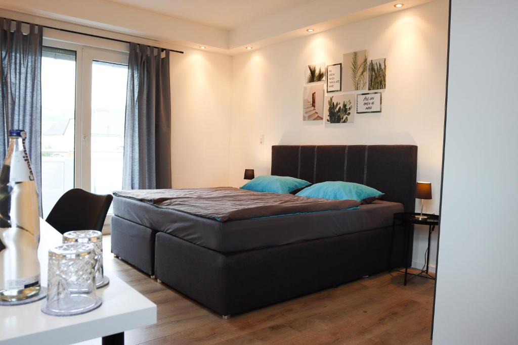 En eller flere senger på et rom på Lübkes Ferienwohnungen & Apartments