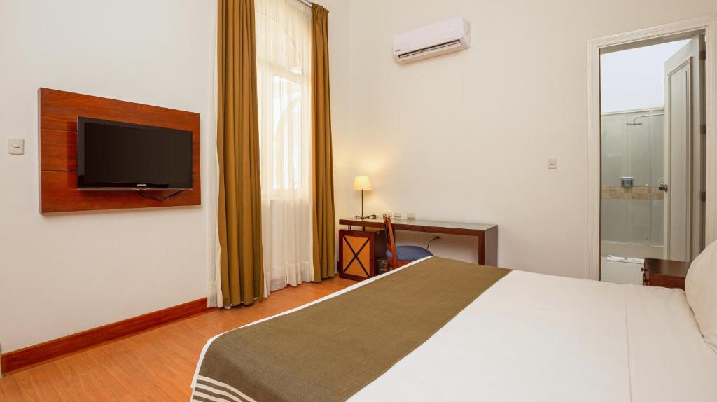 Postel nebo postele na pokoji v ubytování LP Los Portales Hotel Piura